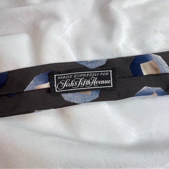 SAKS FIFTH AVENUE Mens Tie 100% Silk Blue Gray Circle Square Pattern - Picture 2 of 8